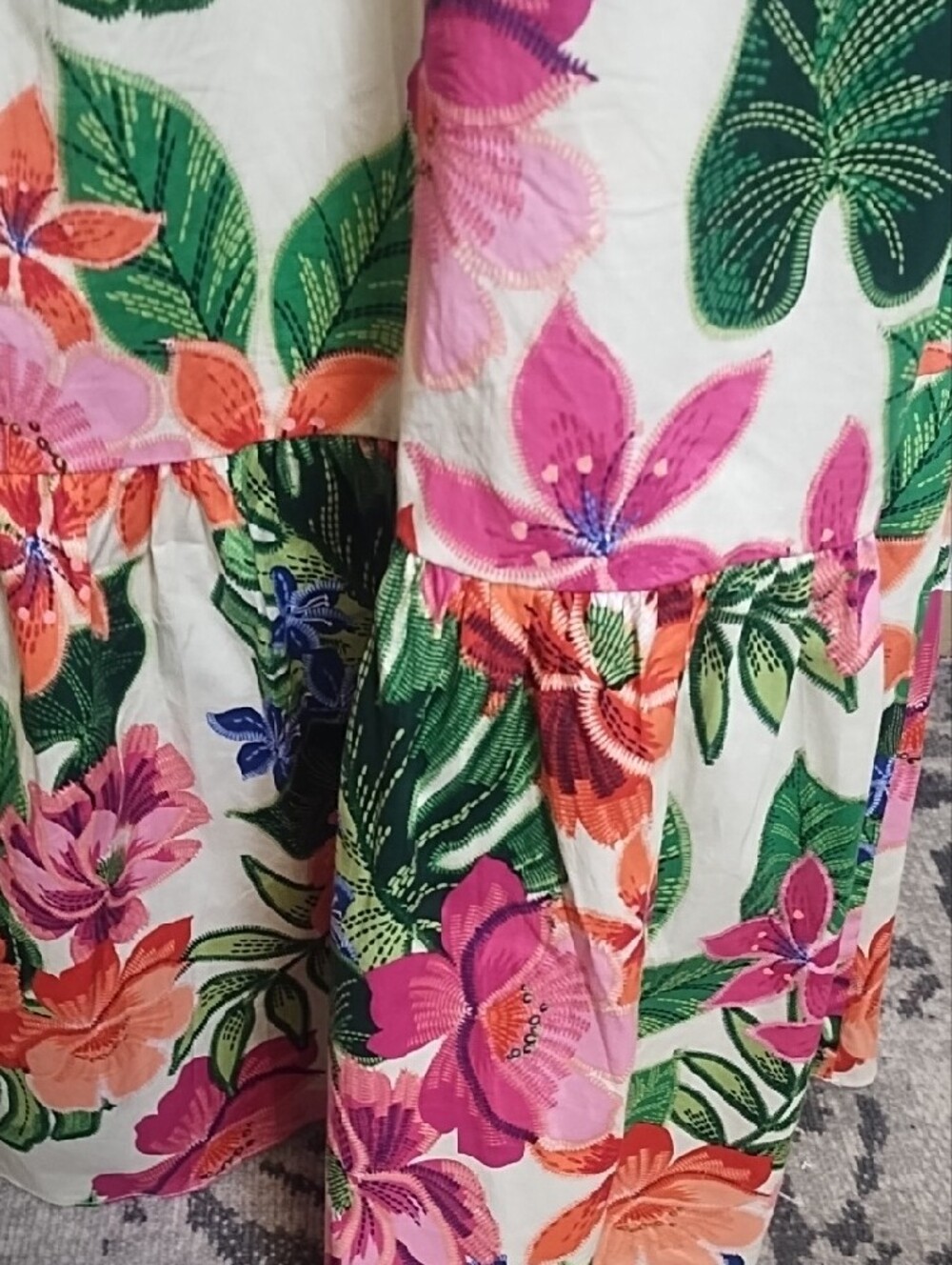 Sleeveless Cream Maxi Dress with Vibrant Tropical Floral Print Pockets - Picture 5 of 15